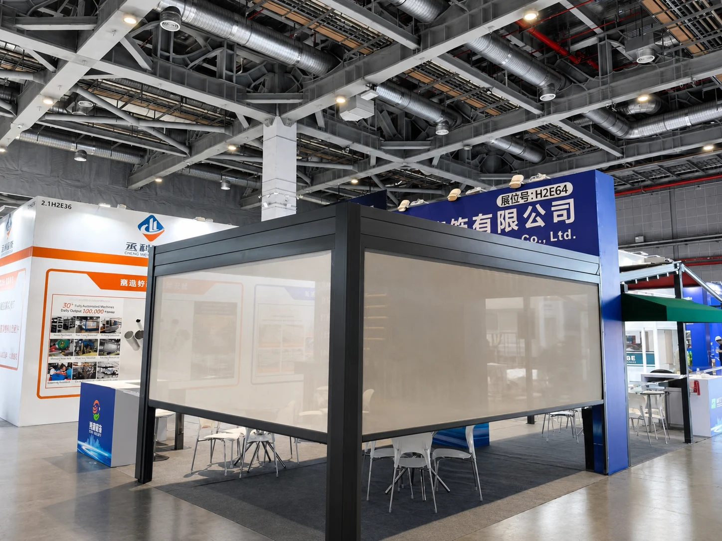 成都博御窗饰在上海展展示的大型户外遮阳系统